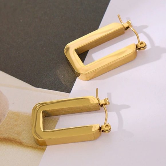 New 18K Gold Plated Square Hoop Earrings - Picture 1 of 5